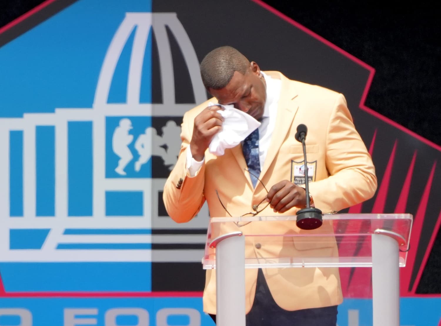 What Antonio Gates' Hall of Fame Speech Teaches Us About Youth Sports